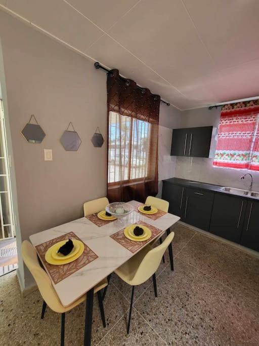 Welcome To Our Cozy Apartment! วิลเลมสตัด ภายนอก รูปภาพ